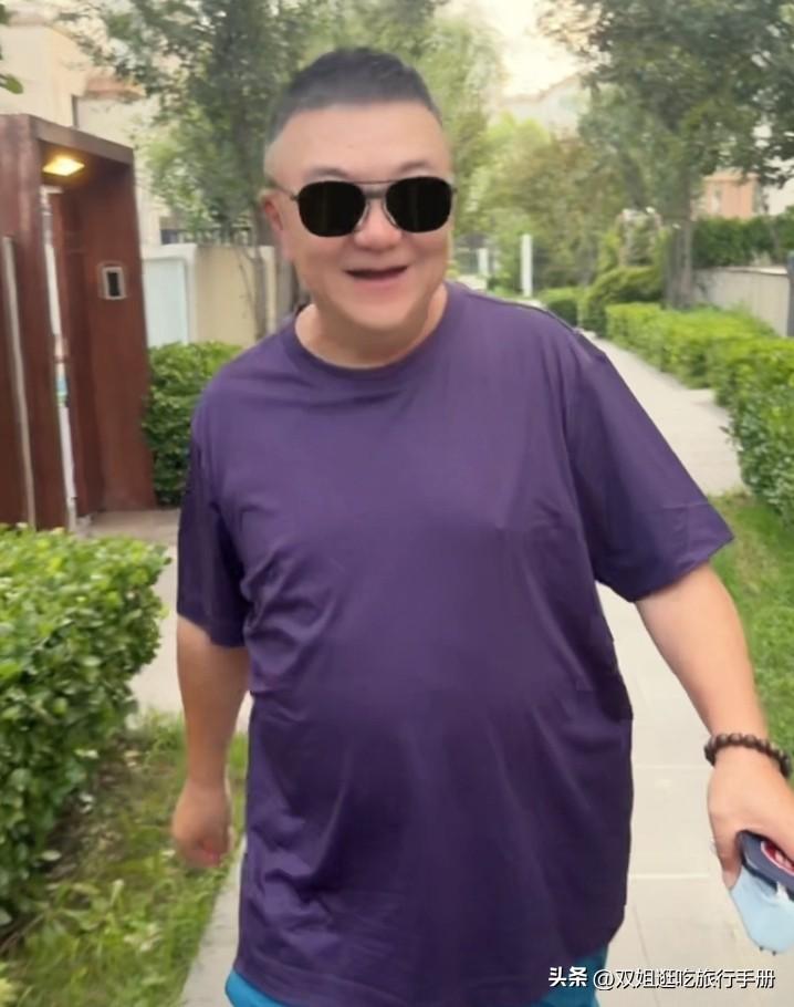 家有贤妻就是男人成功的风水。
今天看直播董路出发前在路上展示自己的衣服，兴高采烈
