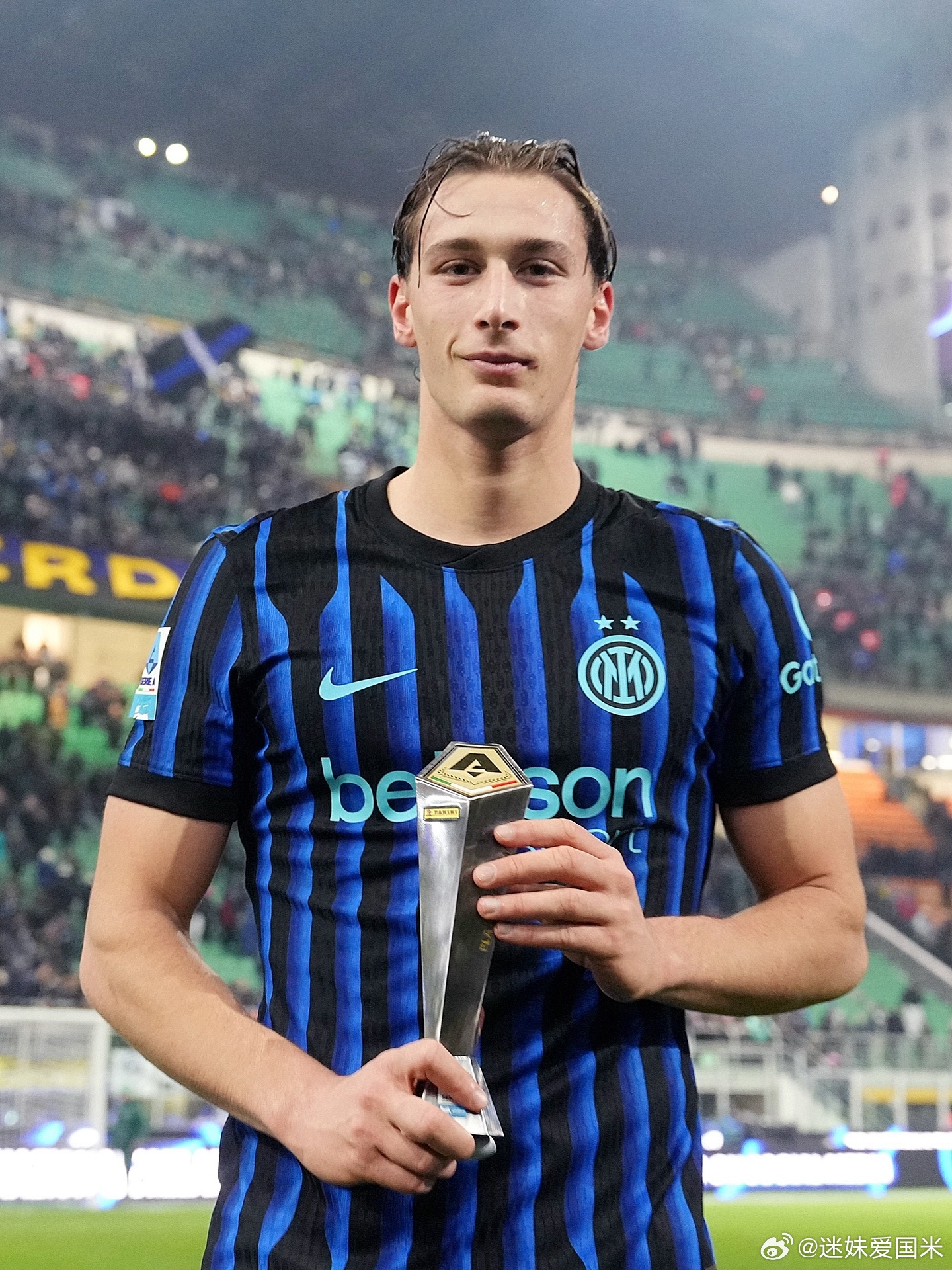 皮奥-埃斯波西托的第一座单场意甲最佳球员奖杯，应该是吧？国际米兰意甲欧冠