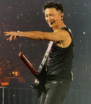 真正的性感不是脱衣服，谢霆锋这句话打了多少人的脸？
6月27日西安演唱会现场，谢