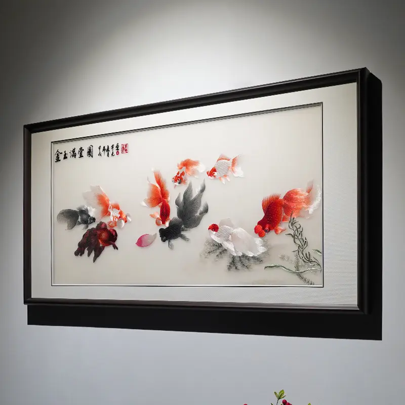 绫织游鱼嬉碧水，一墙锦绣纳财安 客厅沙发背景、餐厅墙面想要喜庆不俗气的...
