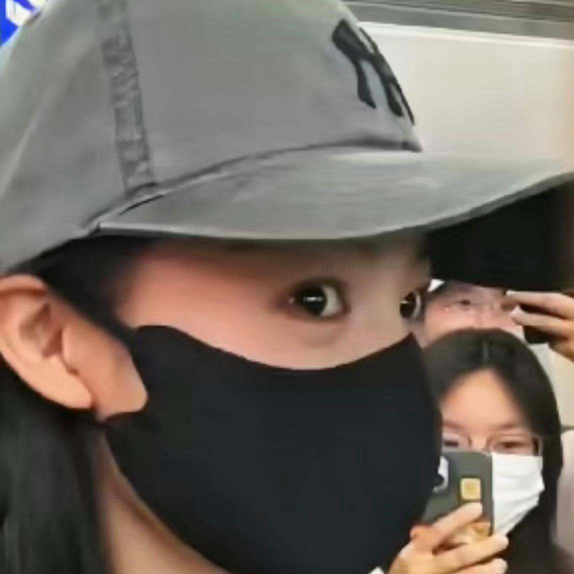 老婆，你累吗？需要我现在过去帮你做一个全身的按摩吗？别不好意思