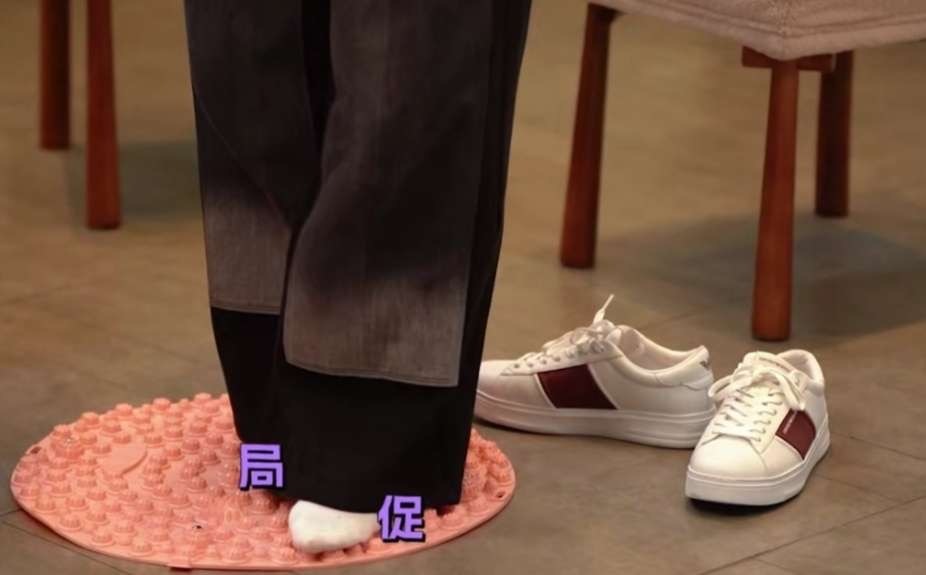 投 区区一个小物料，阿玛尼：软广拿下 