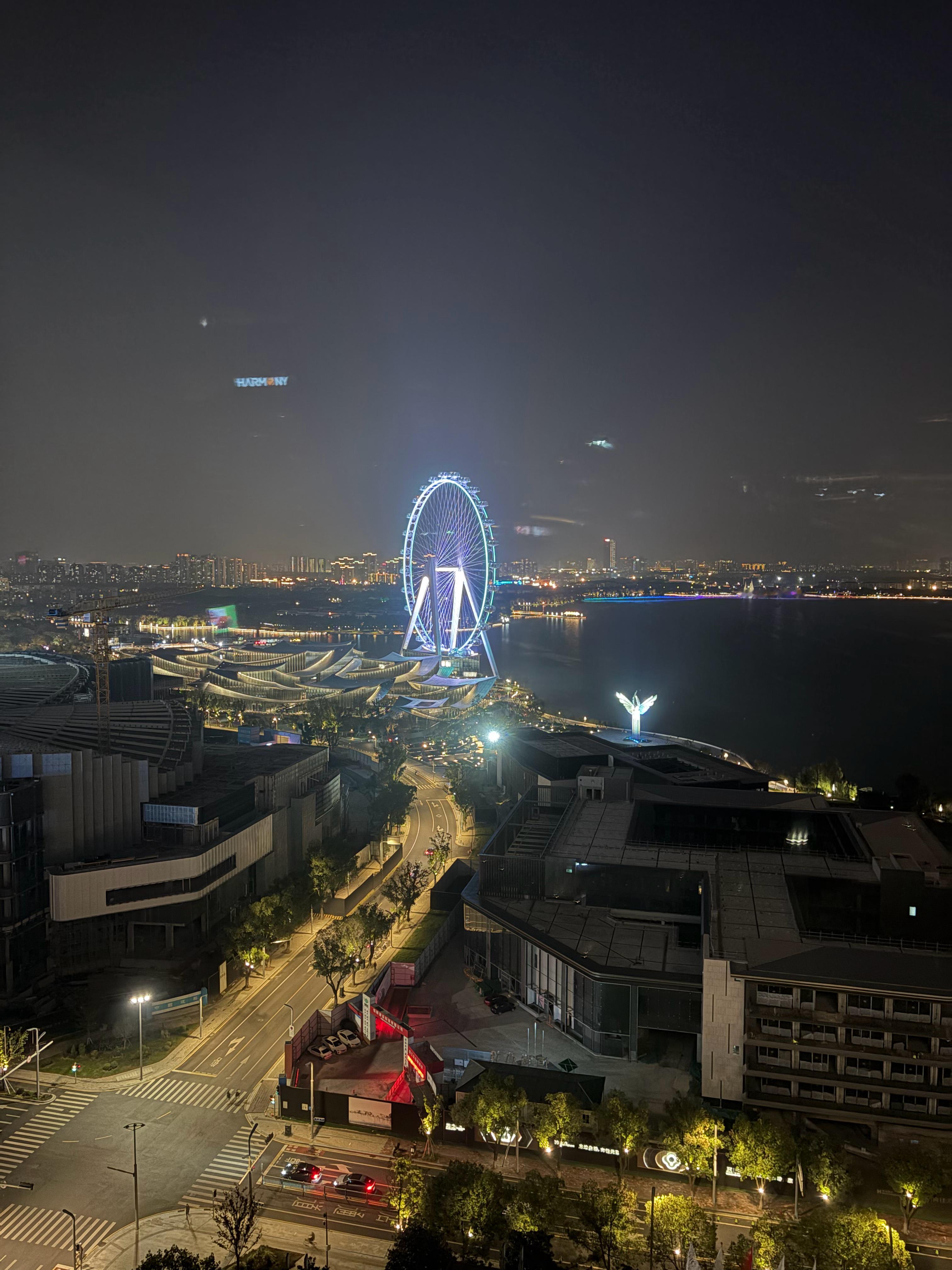 今天来苏州出差了住的这个酒店窗户外面能看到这个摩天轮🎡这个摩天轮叫啥呀？苏州之