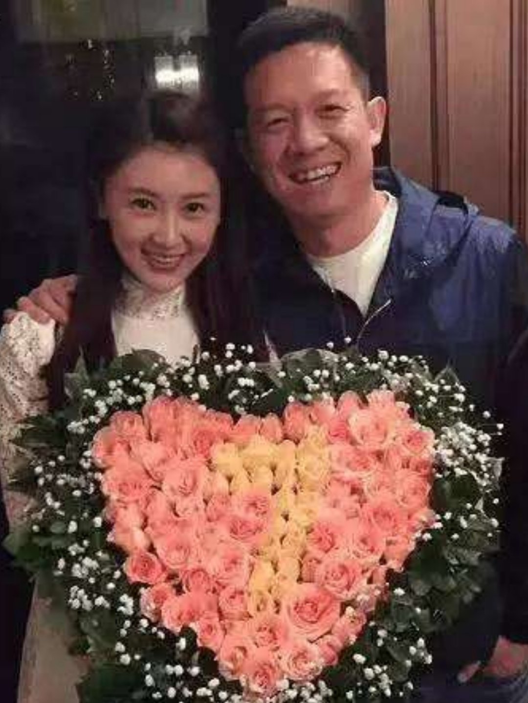 甘薇贾跃亭离婚 甘薇宣布与贾跃亭离婚，否认资产转移和贾跃亭给了她40亿，两人离婚