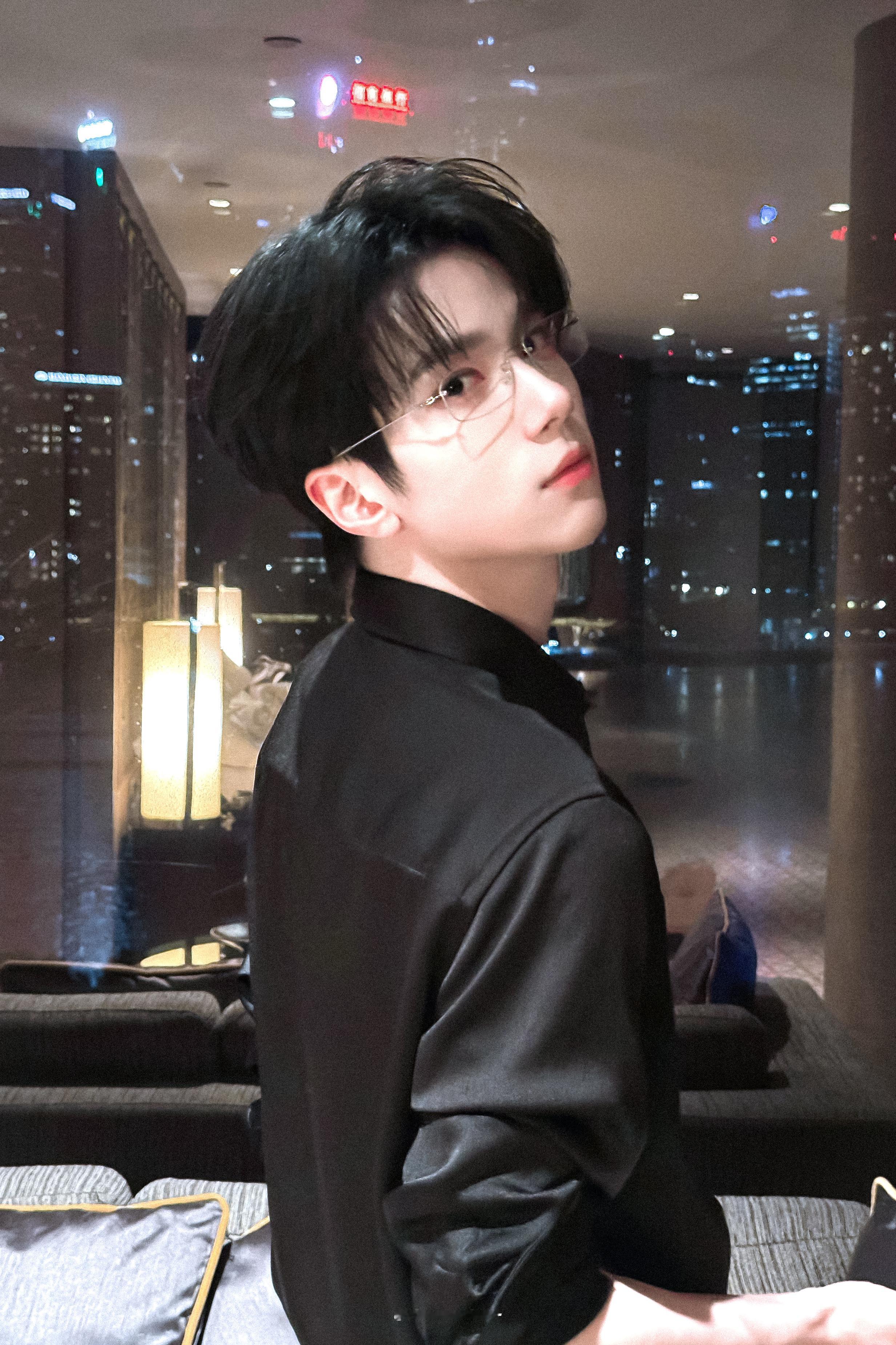 余承恩 yce余承恩天书黎明 yce余承恩顾天 “春天会下雪 夏天有大雨 一年四