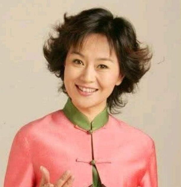 [微风]1999年，鞠萍向丈夫提出了离婚，丈夫却提出孩子和钱只能带走一样。鞠萍一
