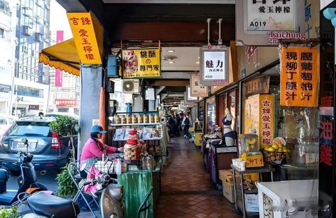 八小时工作制难普遍执行，这背后的原因很复杂。同样是法定权益，社保基本能强制缴纳，