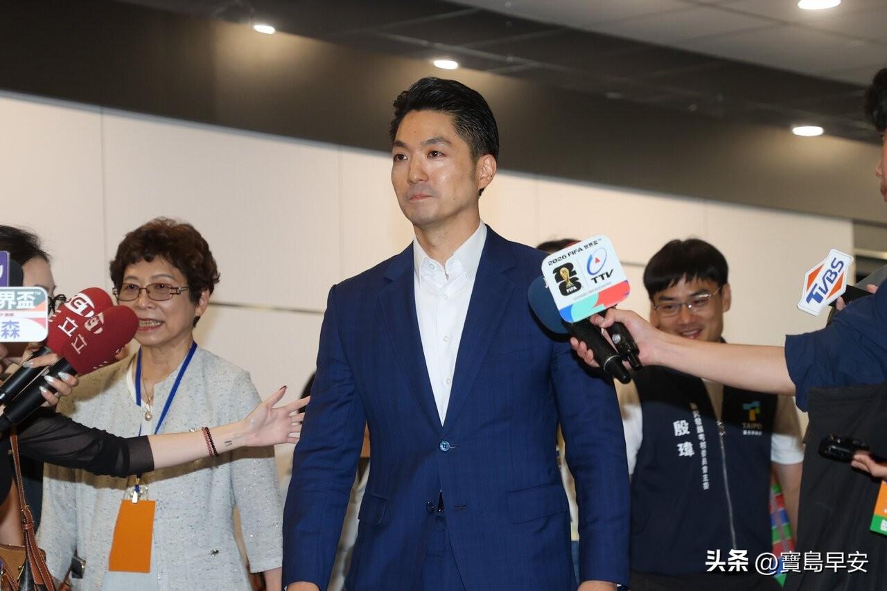 吴峥：又没逼你们吃毒油
今天晚上，绿营发言人吴峥在节目中面对全台毒油事情时突然一