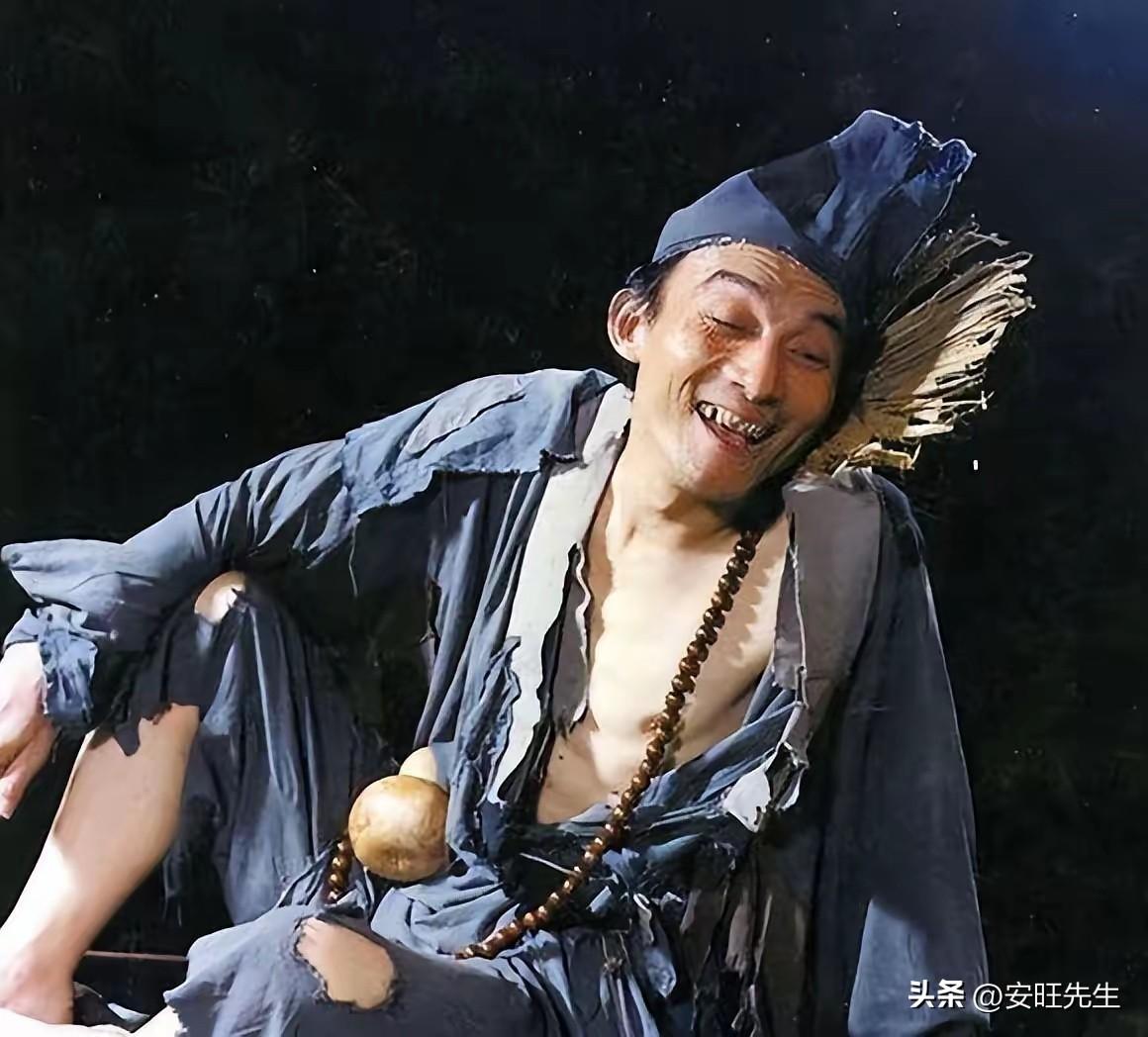 游本昌去世充满佛教往生的色彩
游本昌一生演过很多电影，电视剧都是配角，跑龙套。可
