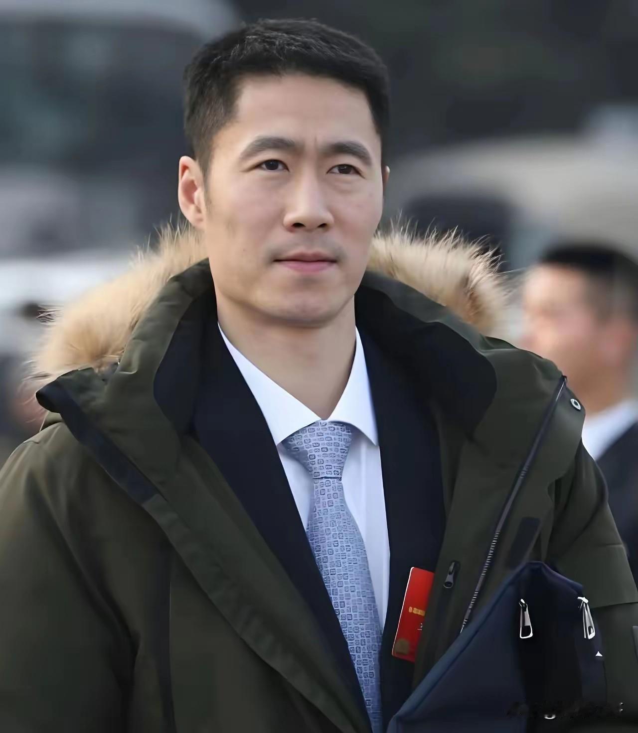 王励勤这次是急眼了，
国乒刚刚打完重庆冠军赛赛，
立马就把队伍拉到了四川，
进行