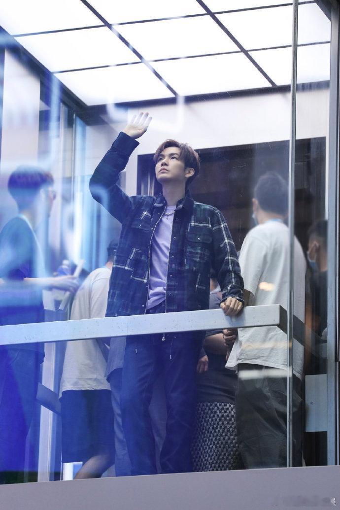 你敢相信钟汉良已经51岁了亦舞之城 钟汉良 51 岁还这么绝！颜值身材保持满分，