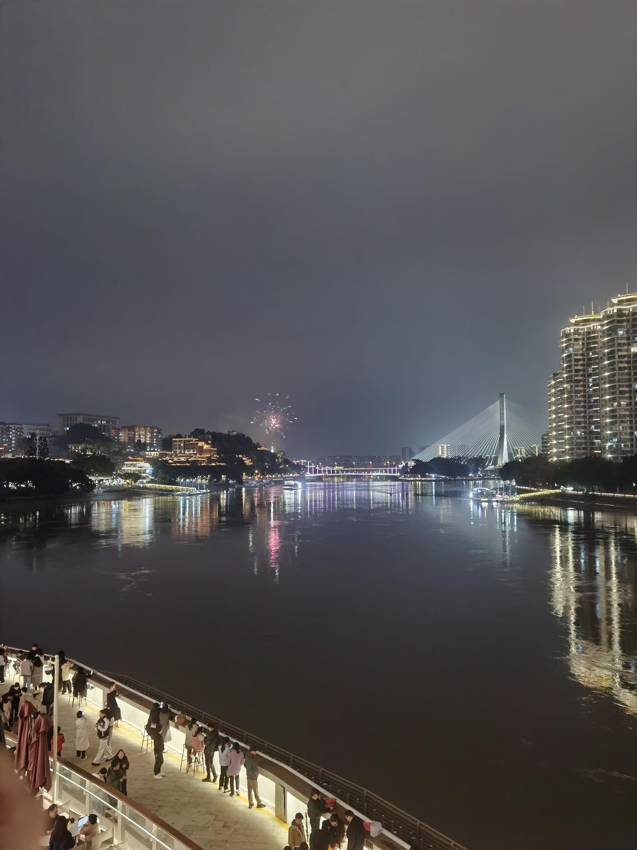 很多零基础想转行的人，第一疑问就是Java好不好上手，一句话总结：入门中等，上手