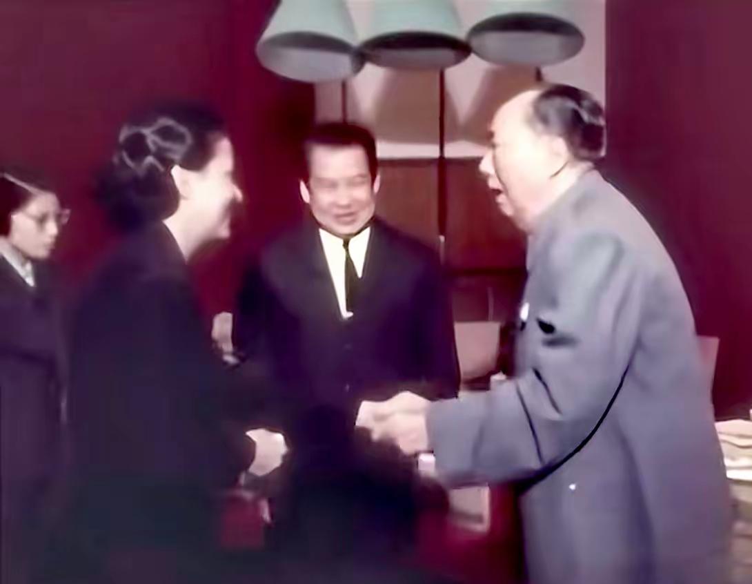 敬爱的毛主席，走到哪里，都是最美风景线
 
无论田间地头、工厂车间，还是街头巷尾