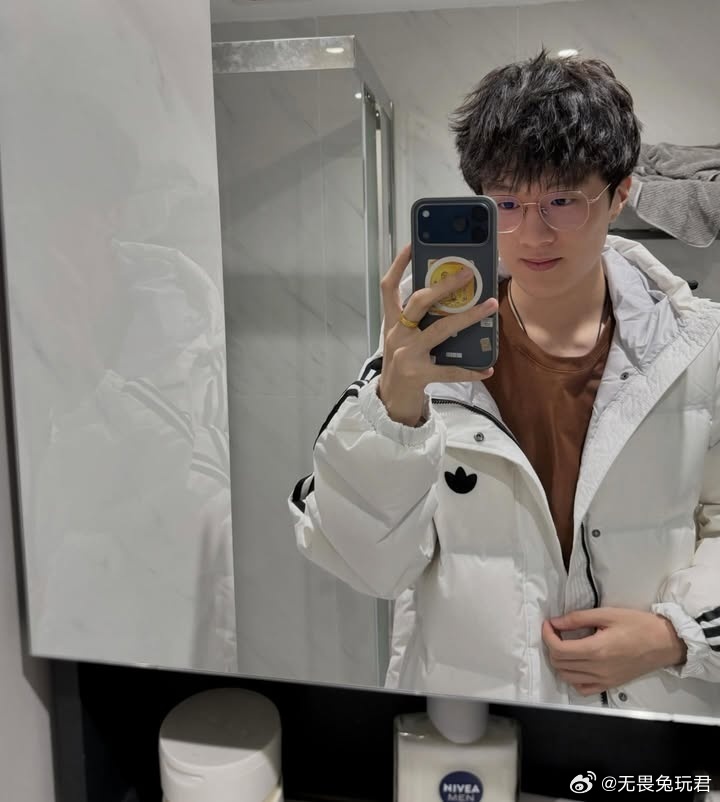 老手ig更新两张帅照vct选手日常无畏契约电竞