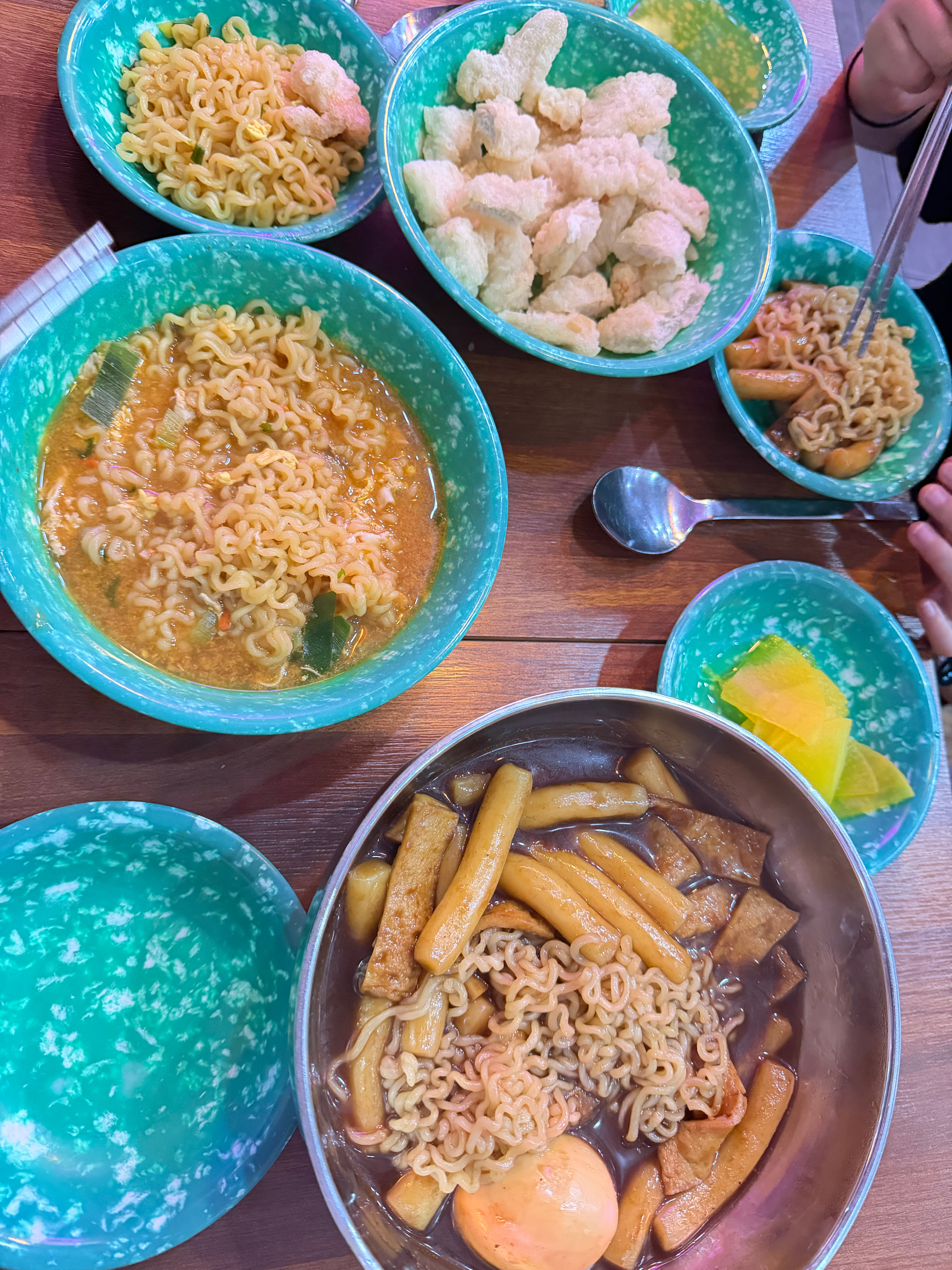 美食荒漠连这破玩意儿孩子们都吃的很开心