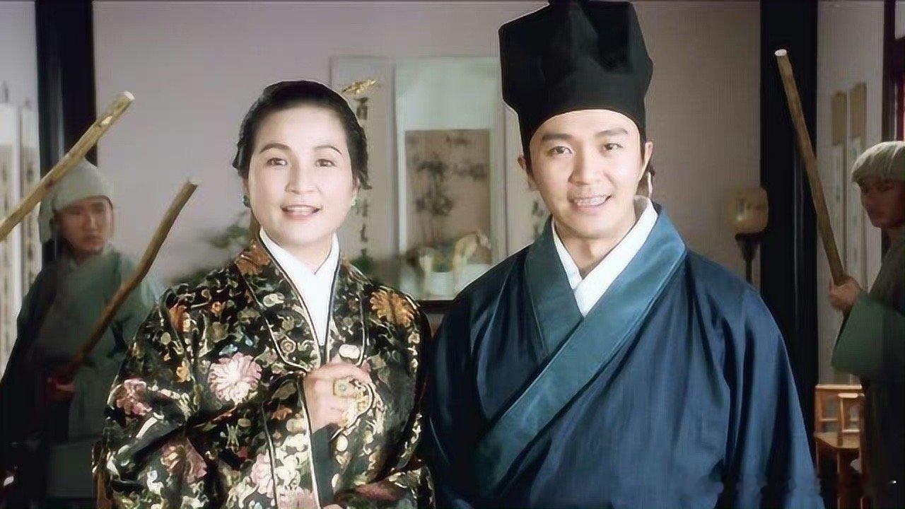 #周星驰 佩佩姐江湖再见#周星驰发文悼念郑佩佩：“佩佩姐，江湖再见。”《唐伯虎点