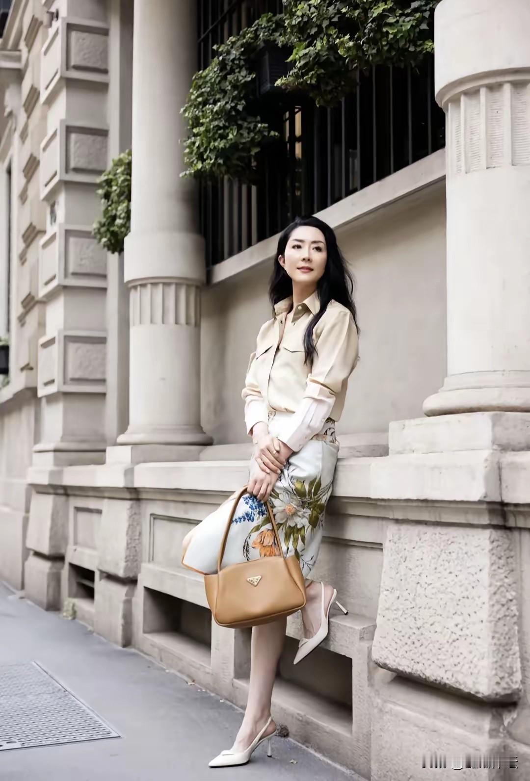 猜猜她是谁？

考考你的眼力和记忆！
有认识这位美女的吗？
想起来她曾经是做什么