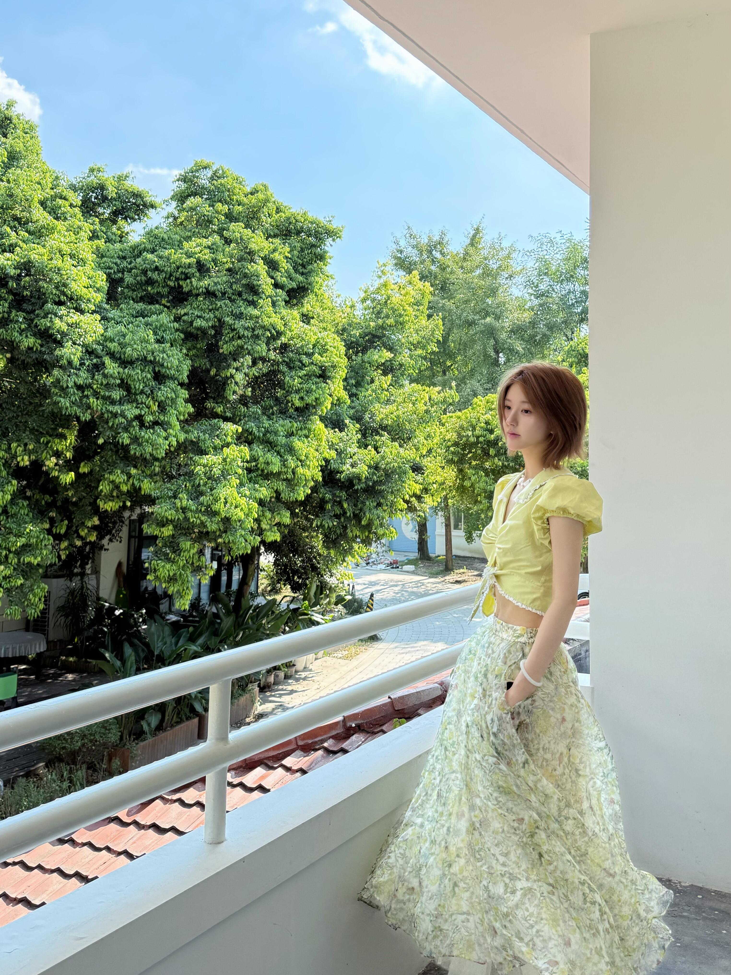 赵露思女士你就是生命力极旺盛的那朵花🥺🍃 ​​​