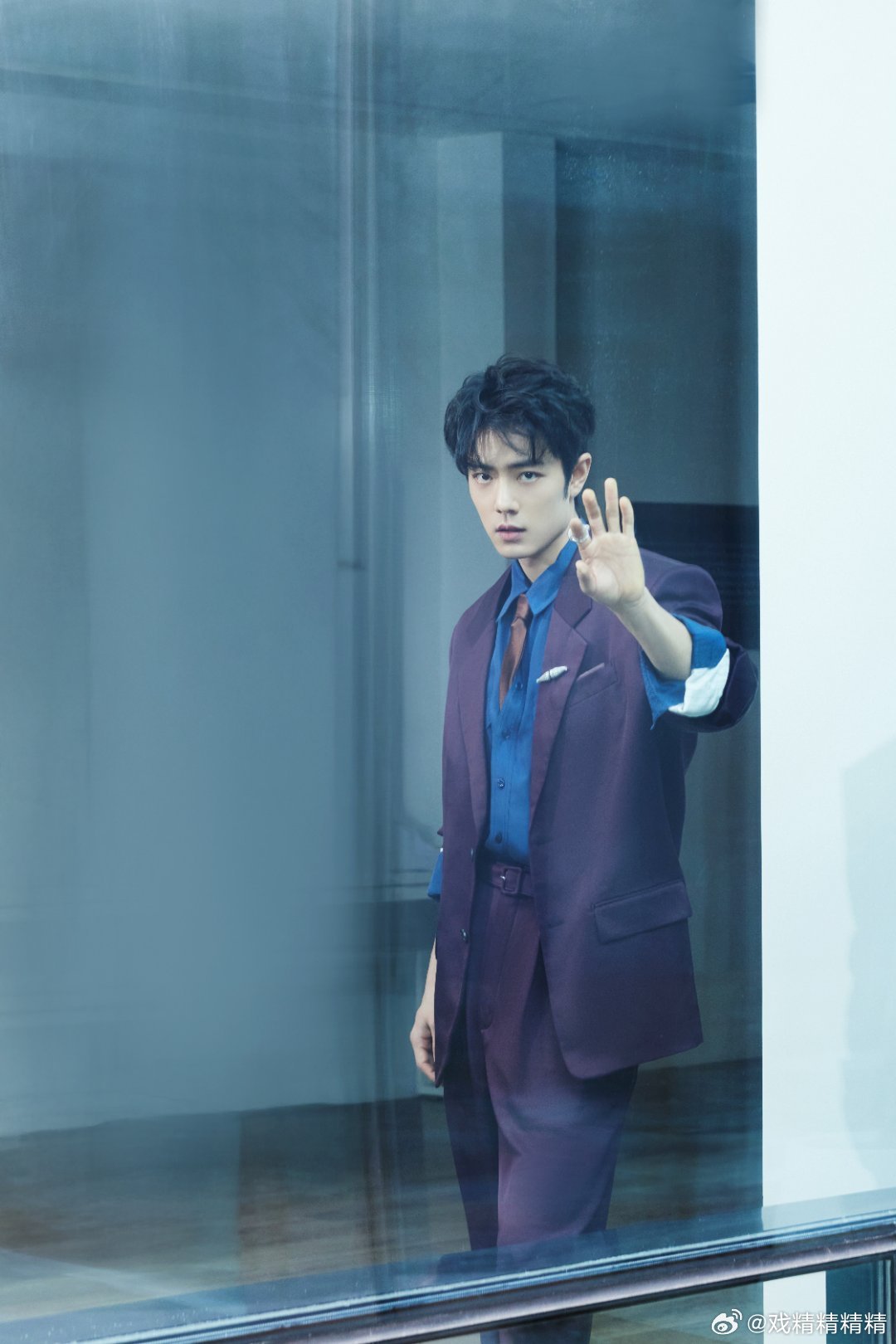 微博之夜红毯，肖战工作室出图了，姗姗来迟，造型好帅，帅的让人找不到北，怎么帅成这