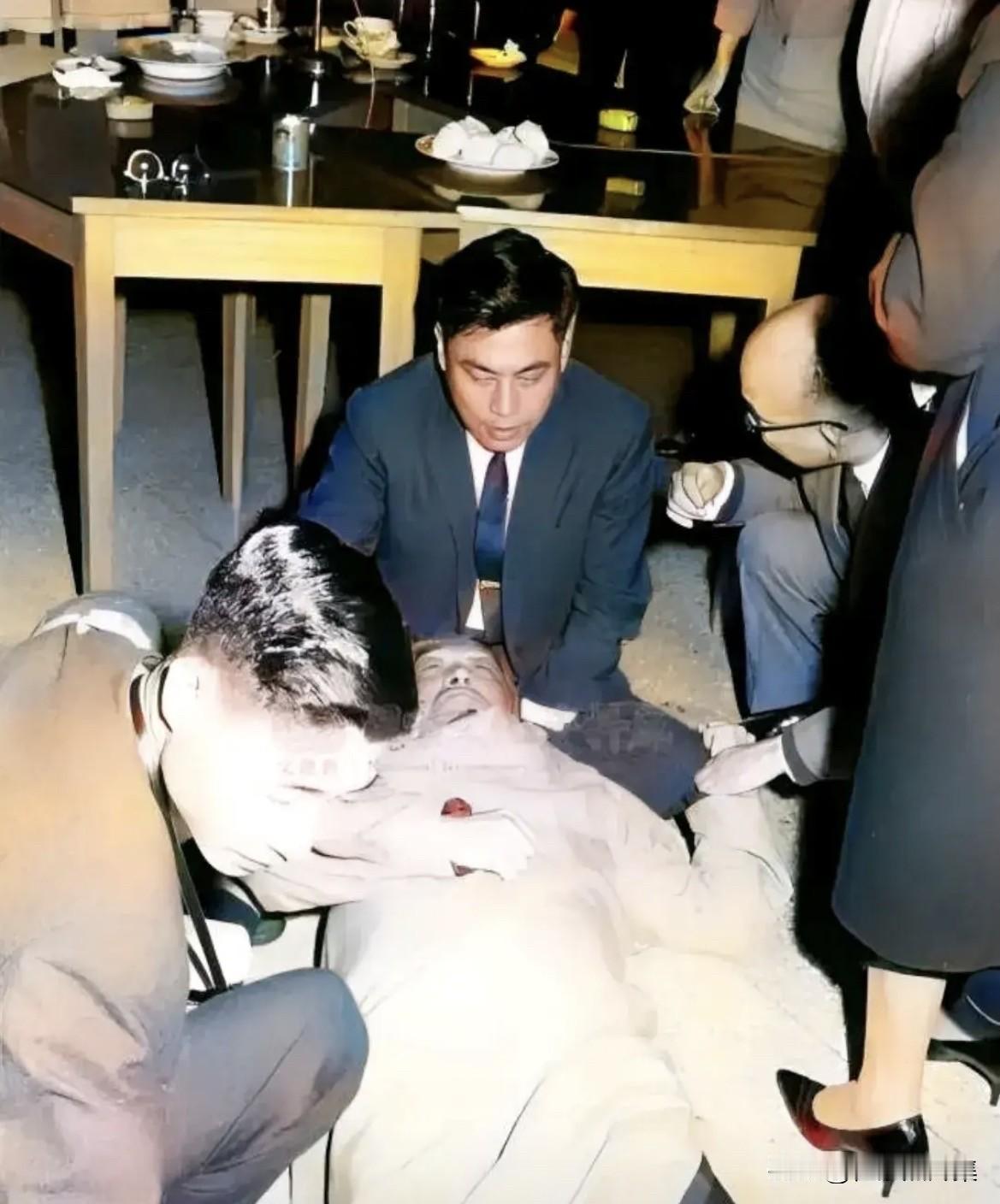 1962年2月24日傍晚，72岁的胡适在台北中央研究院蔡元培纪念馆的一场酒会上，