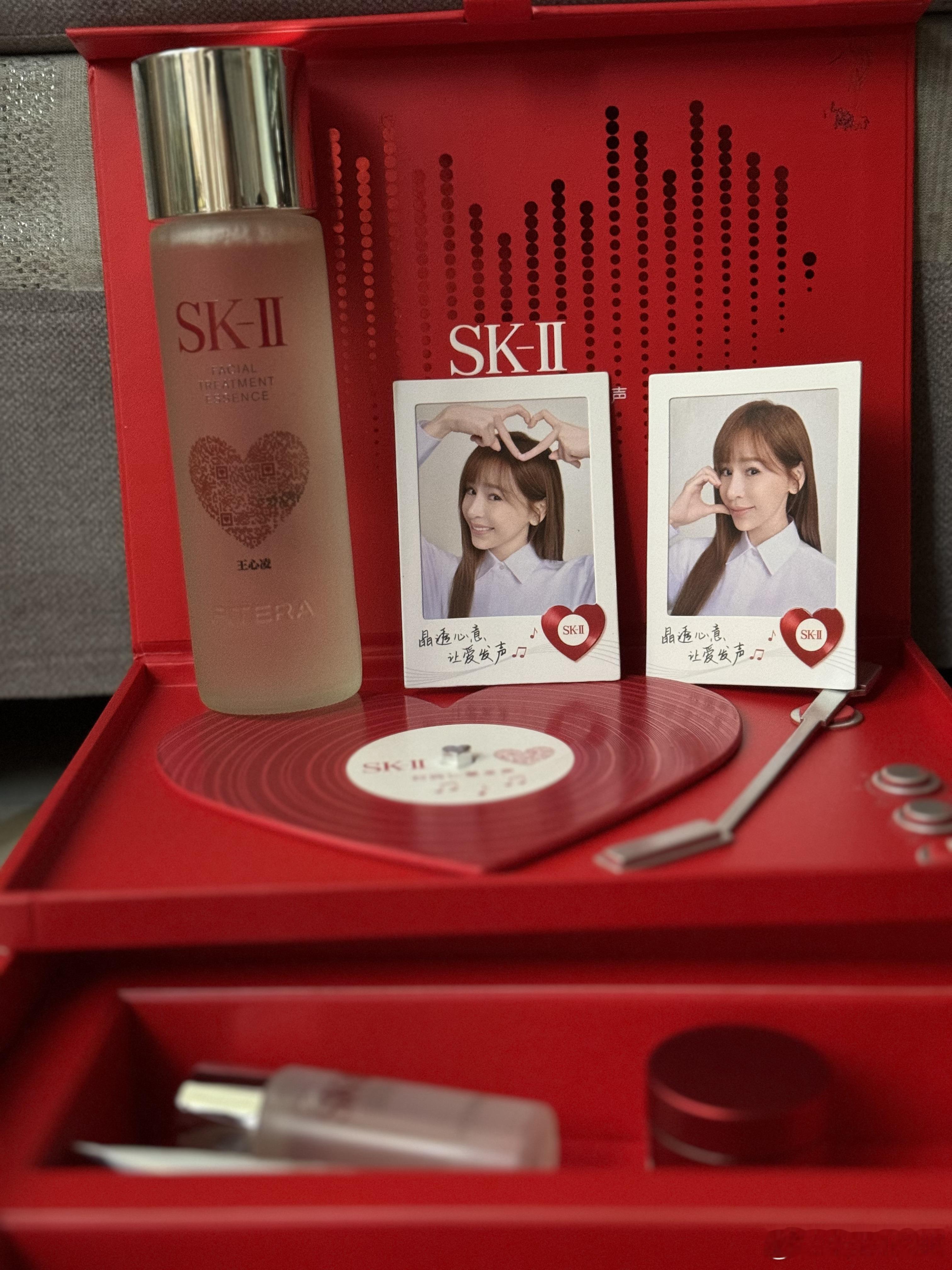 王心凌  ✨用神仙水说爱你 ✨SKII520限定礼盒 听着姐姐的《爱你》，用着姐