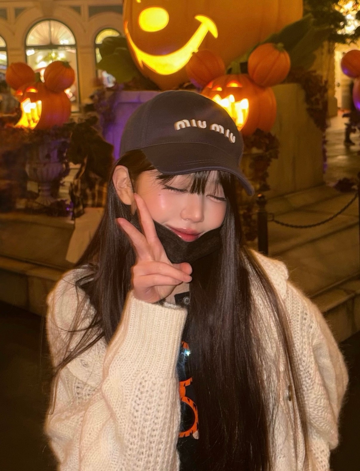 去年万圣节原来是在迪士尼过的！小宝贝元英有在幸福美满的享受生活🥺💕 
