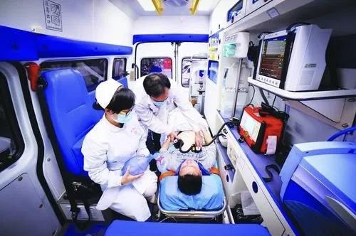 快要心梗发作了，这样自救，我朋友老孟，靠临危不乱救了自己。
老孟自述：“我有严重