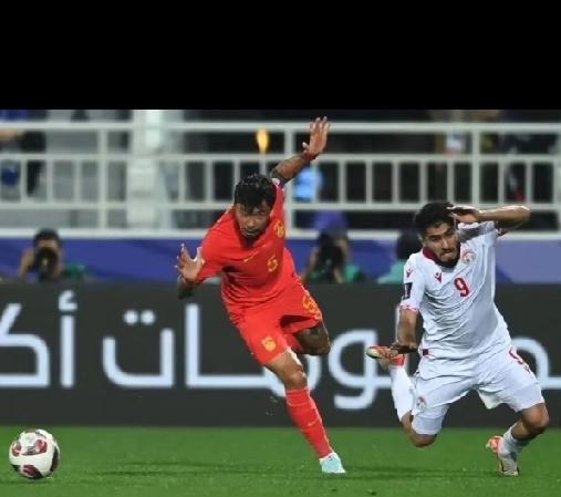 若用两个字评中国男足，千人千言，满是球迷的恨铁不成钢；若用一句话说足协，字字戳心