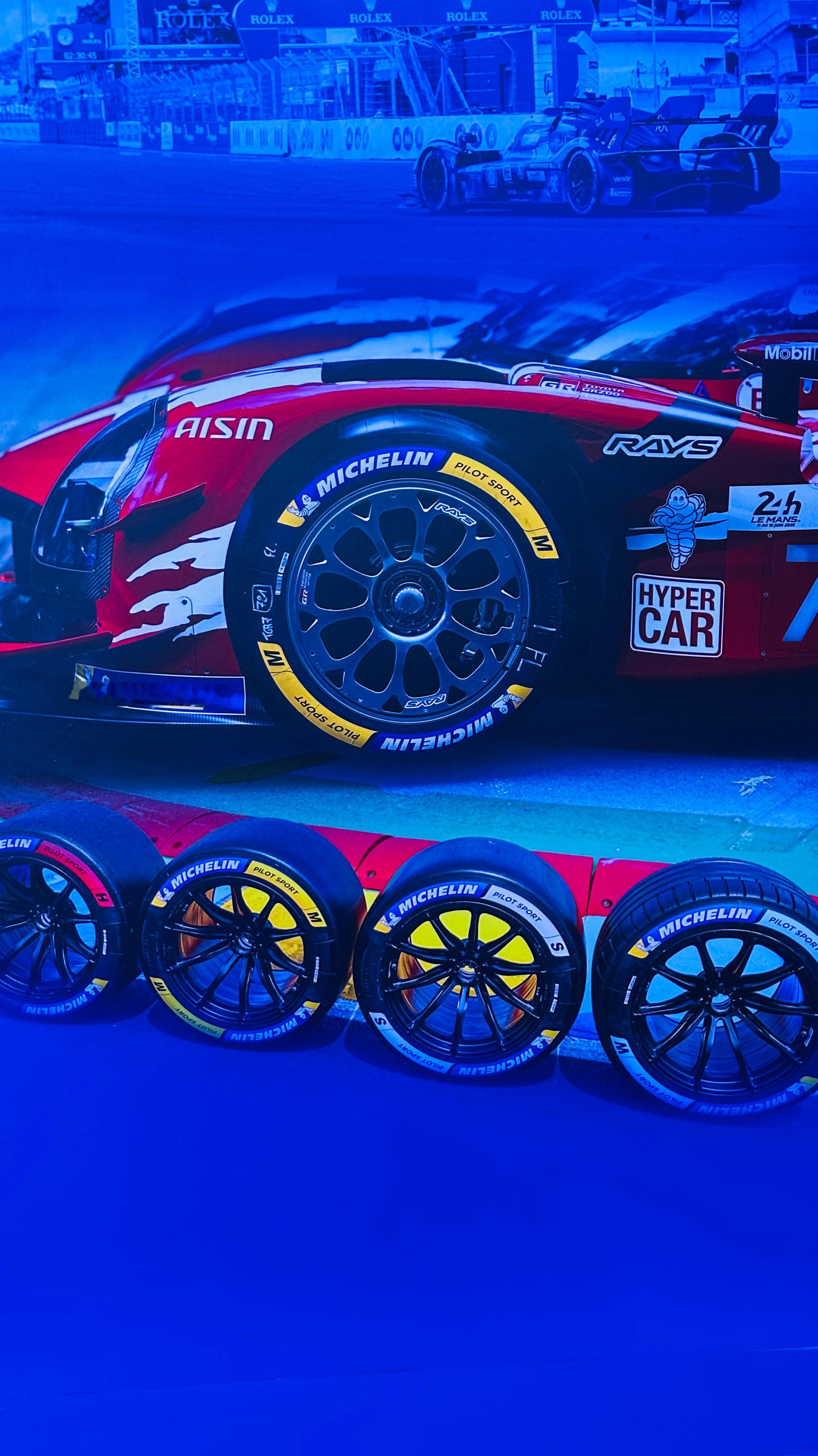 如果你们在看勒芒你们会发现有些车队，比如法拉利的 Hypercar，使用了两种不