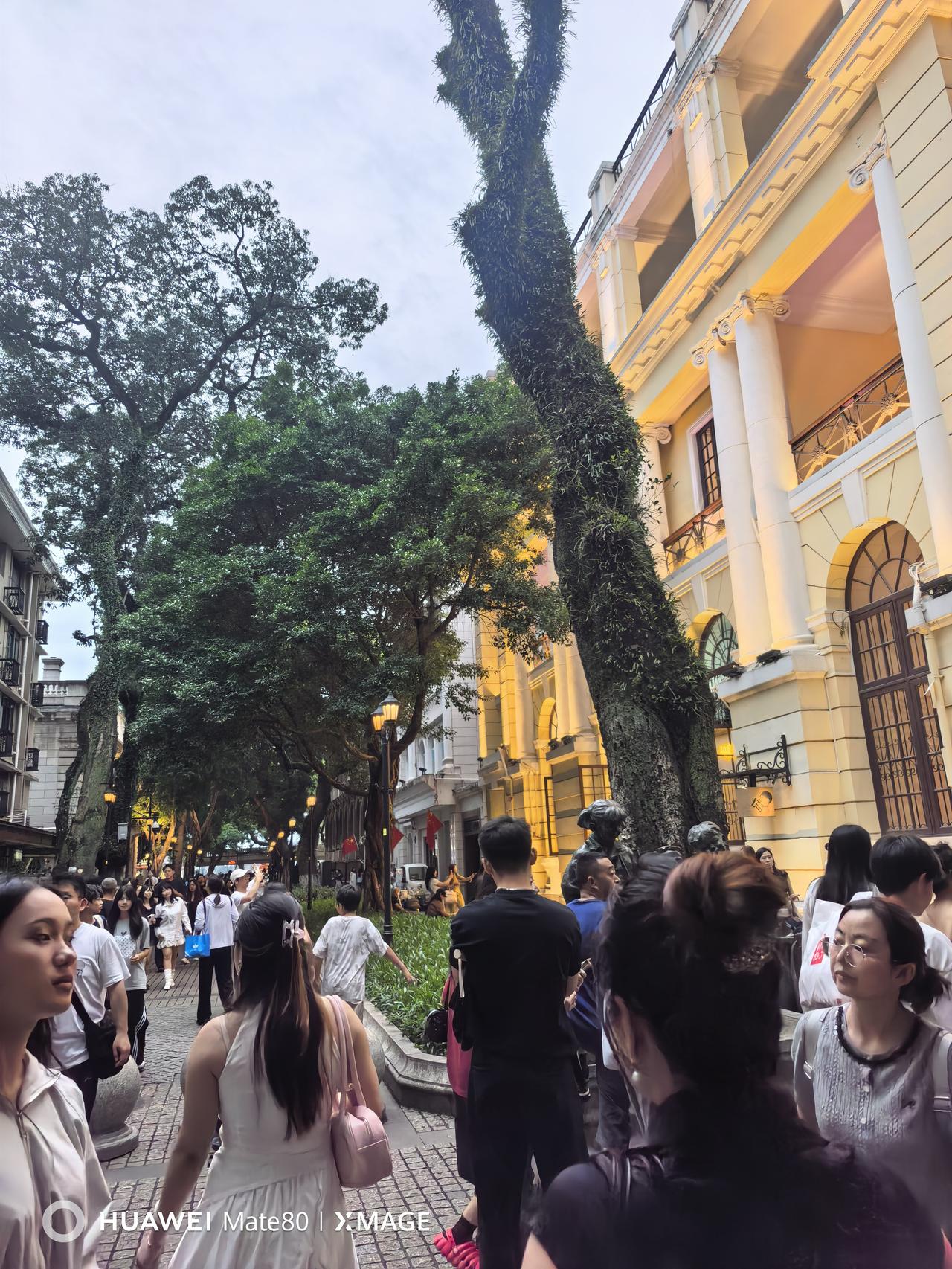 成亿人来了广州，听说每个假期，广州的游客量都排上榜首，今天五一假期，一如既往的多