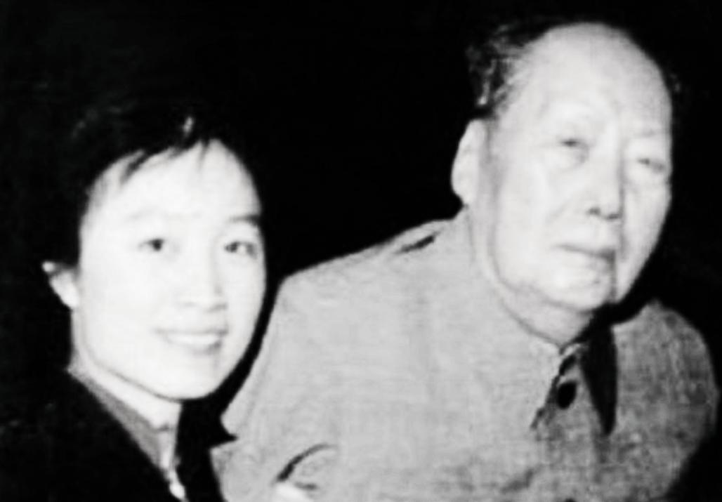 出狱那天，她没想到还能见到毛主席

1975年5月，孟锦云走出监狱大门，阳光刺得