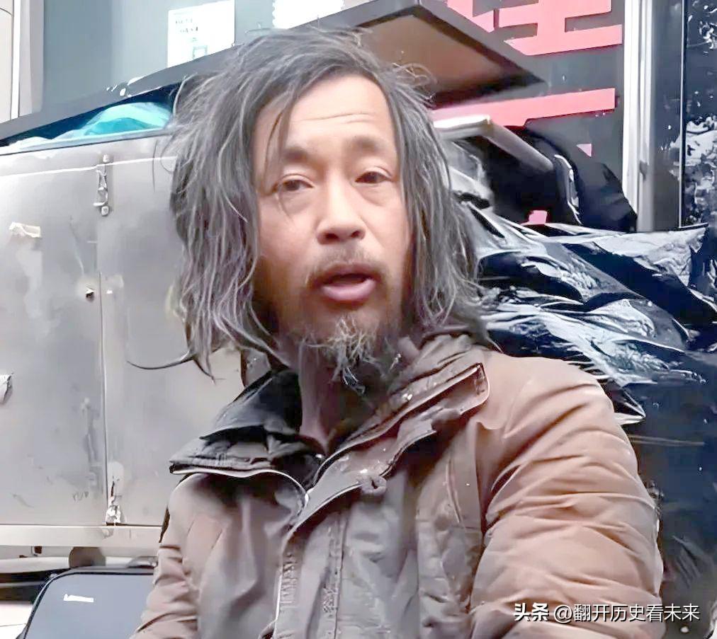 突然看到沈巍的账号被封禁了，内心真的有点十分感慨。

100多万粉丝的账号，这一