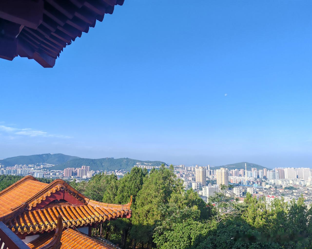 济南买房记。各位大神，给我出出主意吧。
前天，我看中了一套房子，房东报价217万