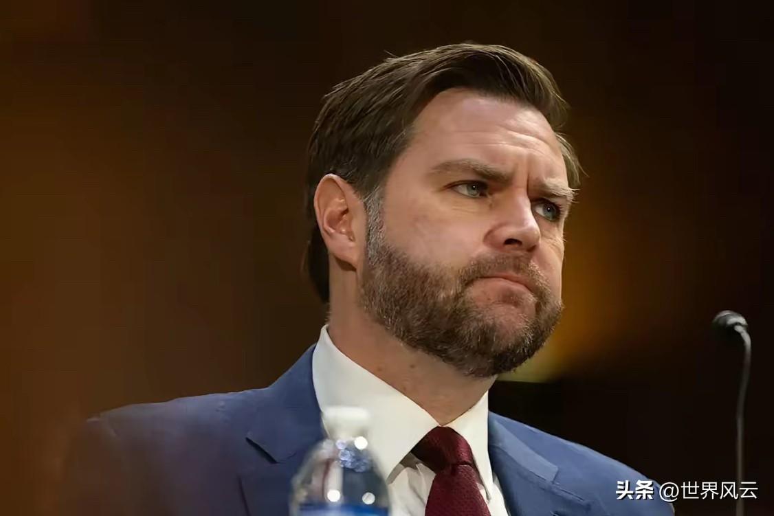 新史记·川普本纪·万斯之死

时丙午年二月下旬，川普大会群臣于海湖庄园，议征波斯