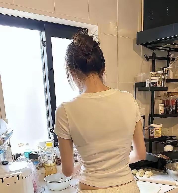 小姨子毕业整整三年，一直不愿上班、不肯找工作，一家人都发愁，不知道该怎么劝导。