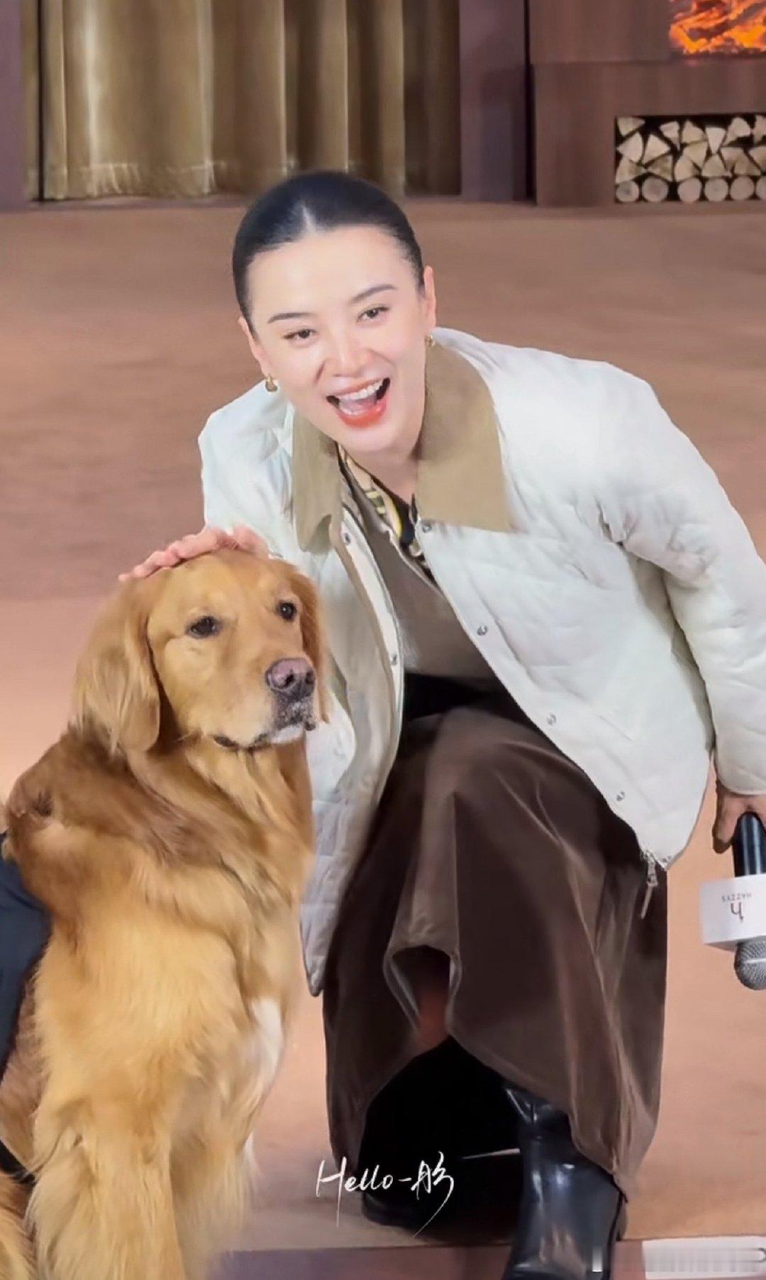 宋佳亲吻我的狗了宋佳亲吻我的狗了！宋佳亲吻网友的狗 ​​​