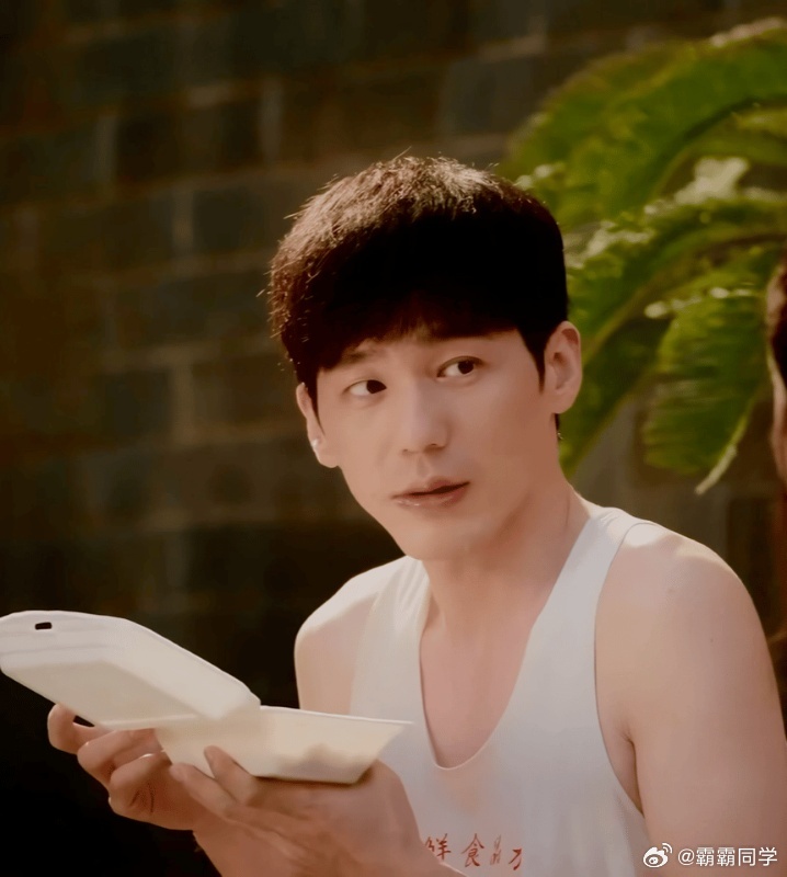 白宇有年下感的年上男他把年上男的稳重责任感和年下感的鲜活灵动平衡到极致，不油不尬