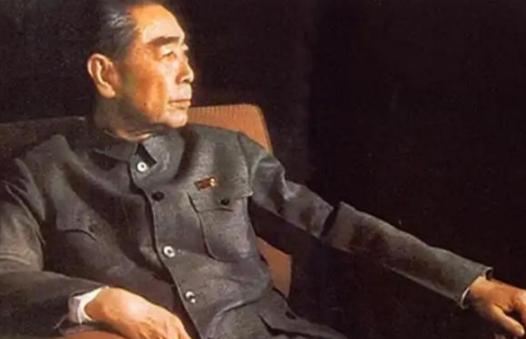 1949年，周总理到傅作义家中做客，突然发现傅作义家中有警卫部队驻扎，他眉头一皱