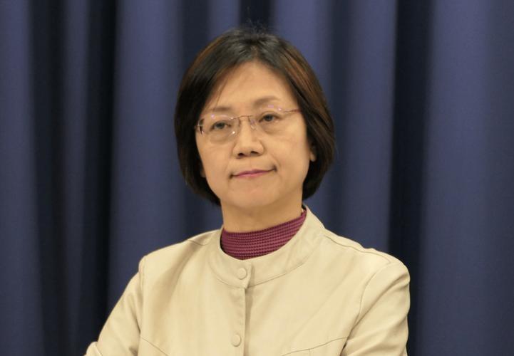 韩国瑜怒了，直接点名翁晓玲：请不要发言！翁晓玲不满：那张惇涵凭什么可以讲！韩国瑜