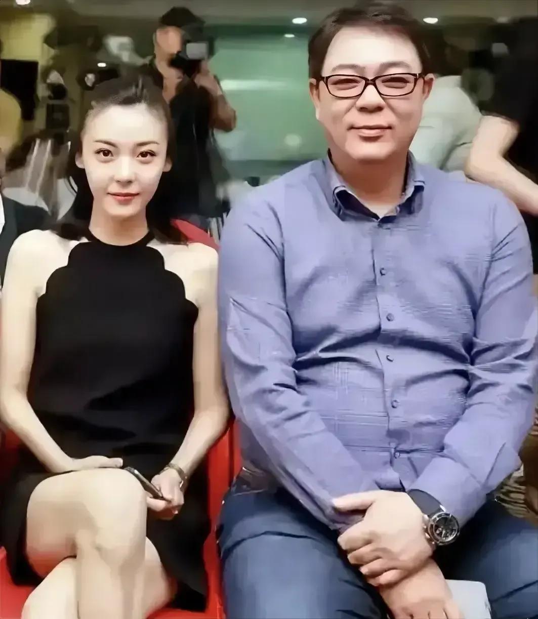 高亚麟和小娇妻的合影照，据说两人差了26岁，你觉得他俩般配吗？