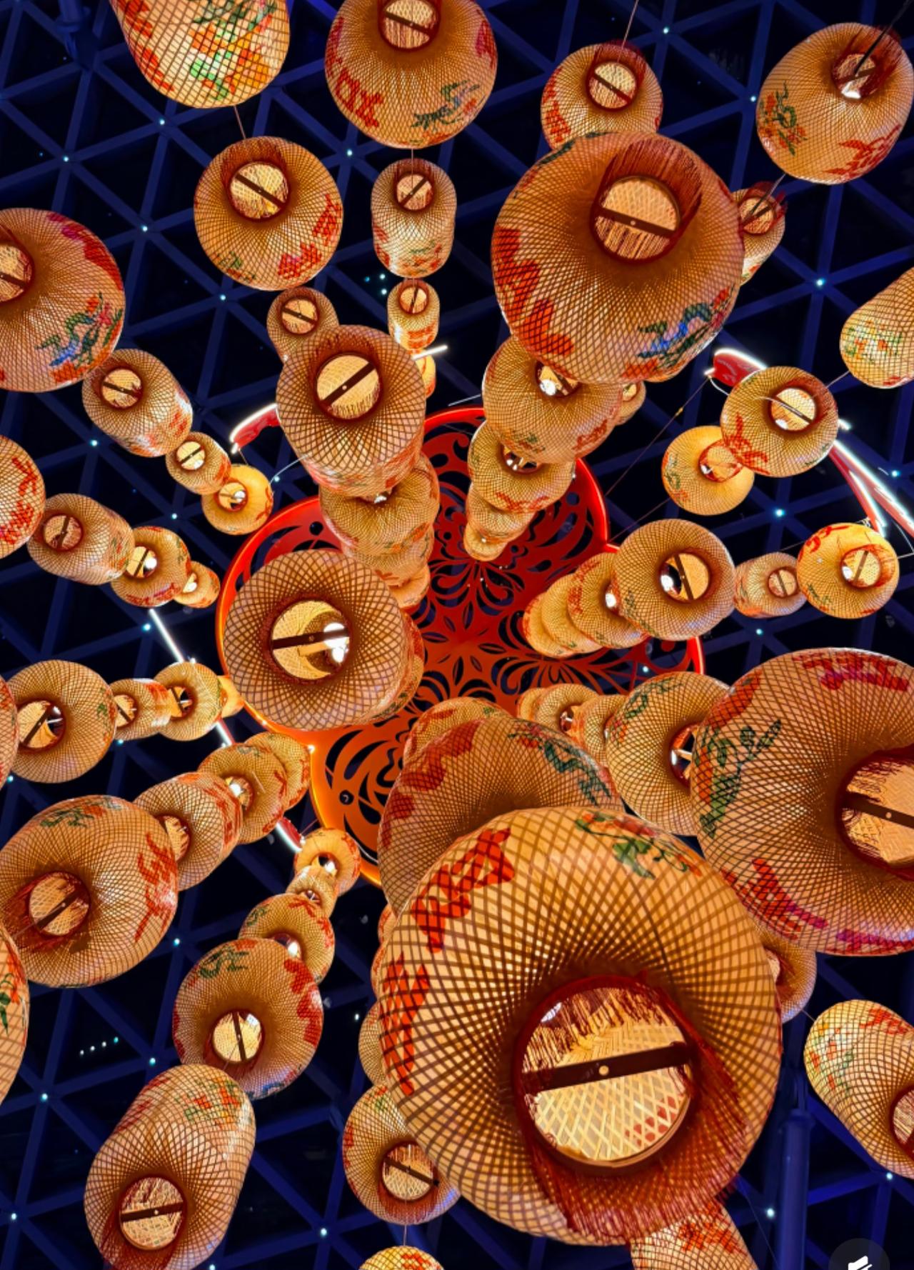 🏮灯笼高挂丨年味儿💯分已拉满！
马上不到一个月就要过年了
到处都能见到漂亮的