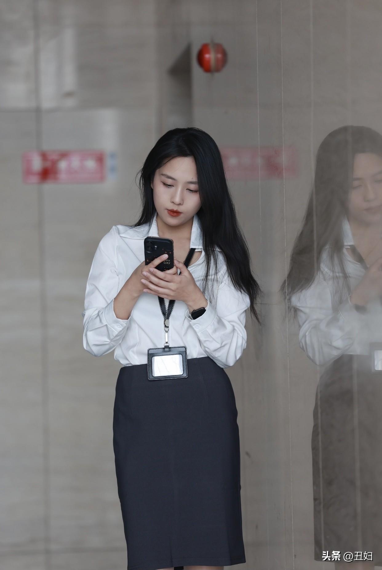 职场女性的魅力在哪?具备领导力，能带领团队前进。