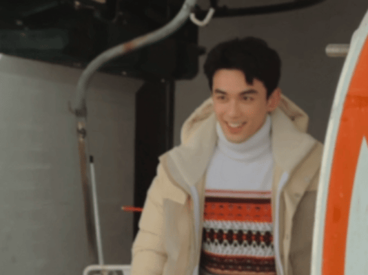 #吴磊就这么水灵灵地过冬了#也是提前过上速冻模式了，像只雪山小熊 ​​​