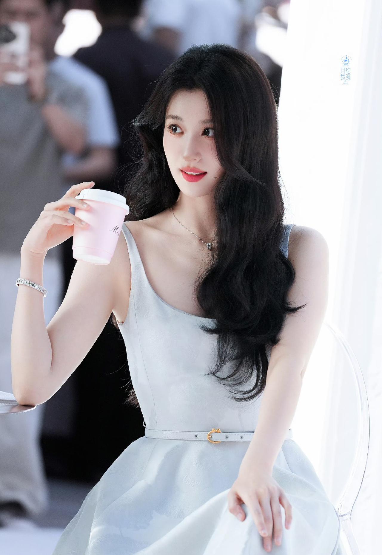 王楚然非常美，妥妥的颜值美女。从脸、身材都是顶美！刘亦菲后的刘亦菲，不过要超越刘