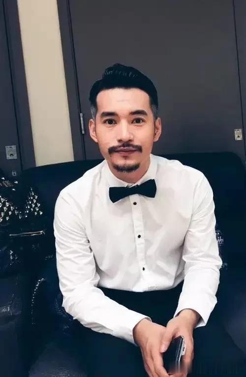 主持人问文松说：你现在很成功了，能分享下你的努力方法吗？没想到文松说：我的成功不