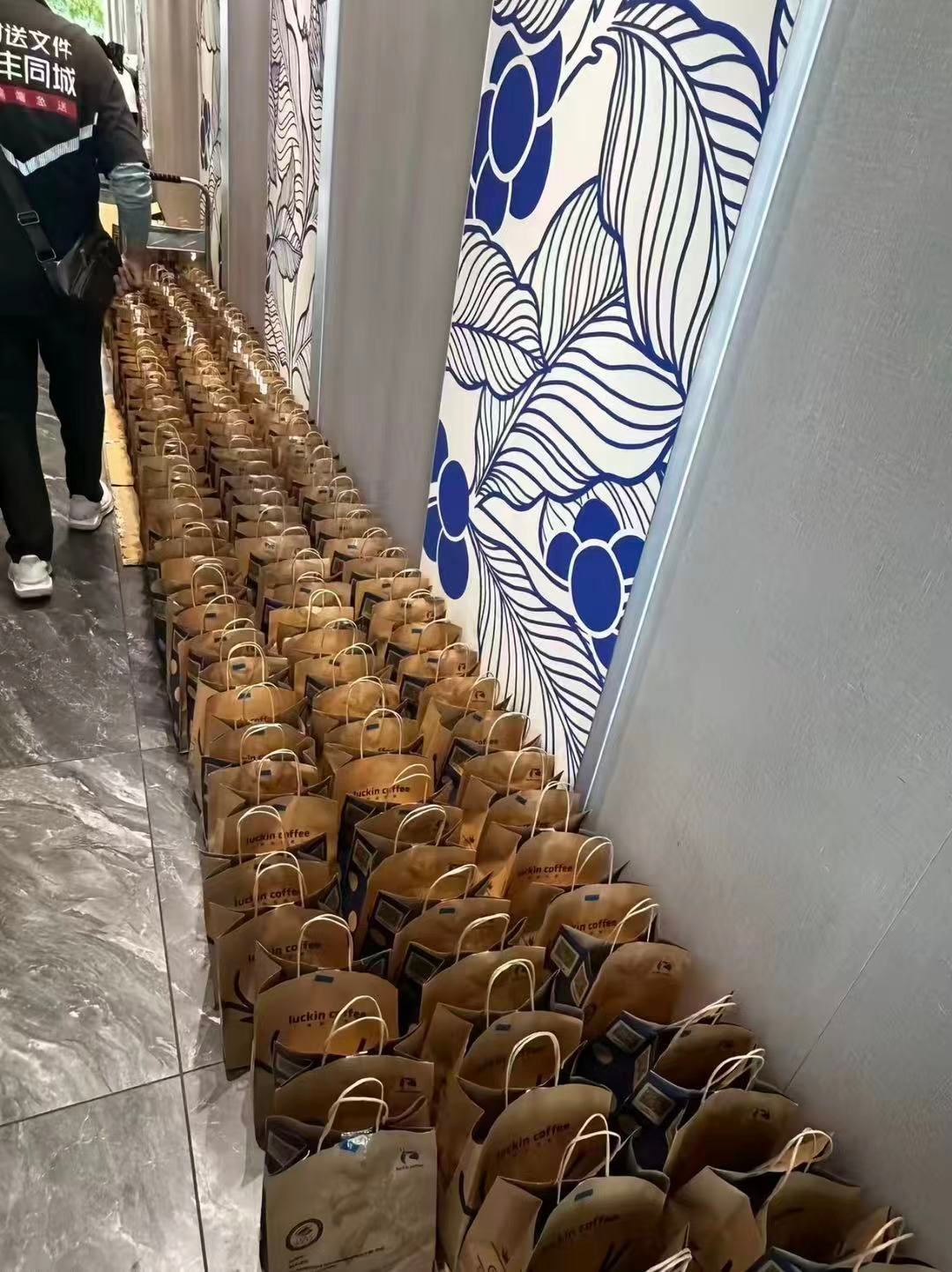 万一他们真是好人呢？金泳勋和李贤在北京见面会请全体粉丝🦌 