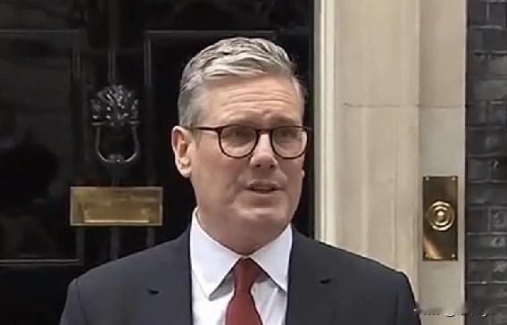 近日，英国首相斯塔默表示，中国应停止购买俄罗斯石油。英将按正常程序就中国使馆新馆