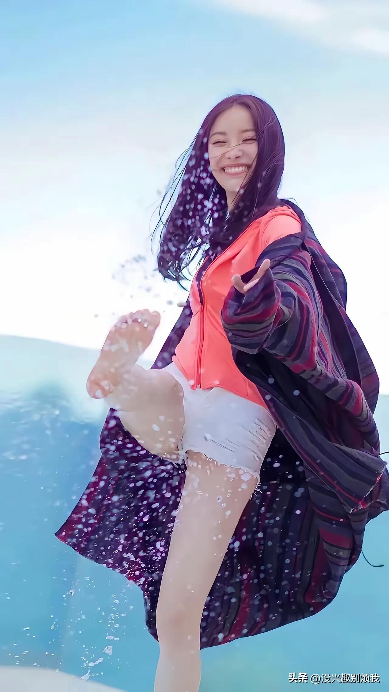 倪妮，怎么站没站相，坐没坐相…