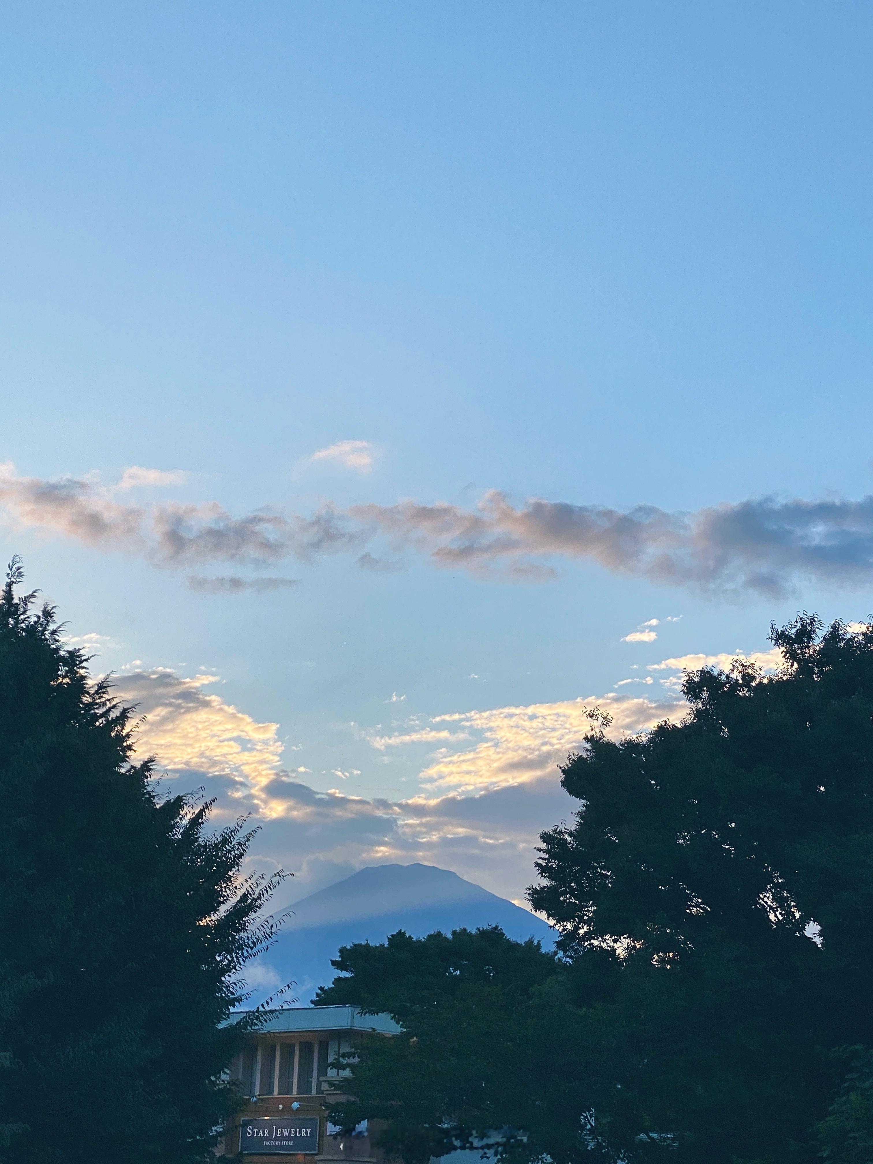 奥莱里的富士山景 🗻 ​​​