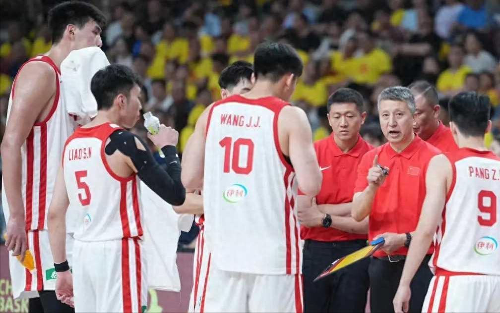 中国男篮热身赛胜澳大利亚青年队，主要球员打分：4 人优秀、3 人及格！
这是一场